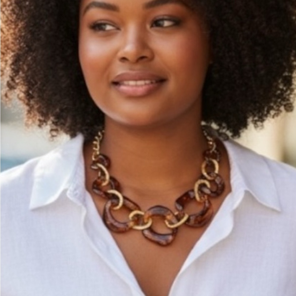 Elegant Tortoiseshell and gold colored Chain Necklace